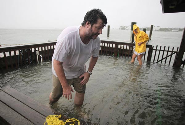 US on high alert as Hurricane Irene closes in