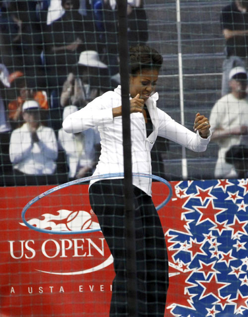 Michelle Obama flaunts tennis skills