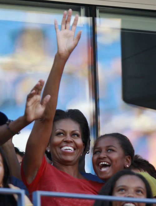 Michelle Obama flaunts tennis skills