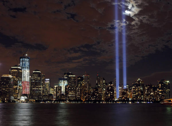 'Tribute in Lights' illuminate lower Manhattan