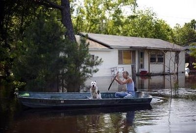 Mississippi River flood passes record at Natchez