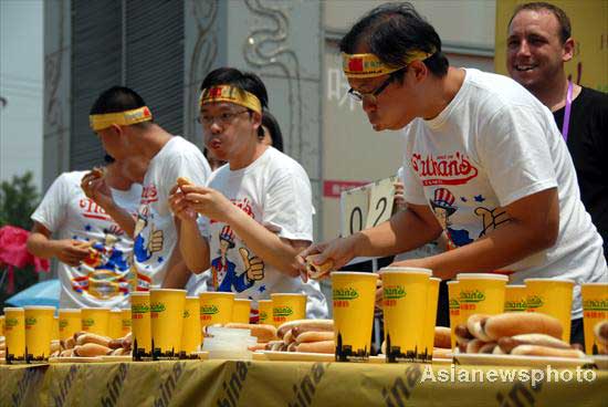 Chinese hot dog eaters to go to US contest