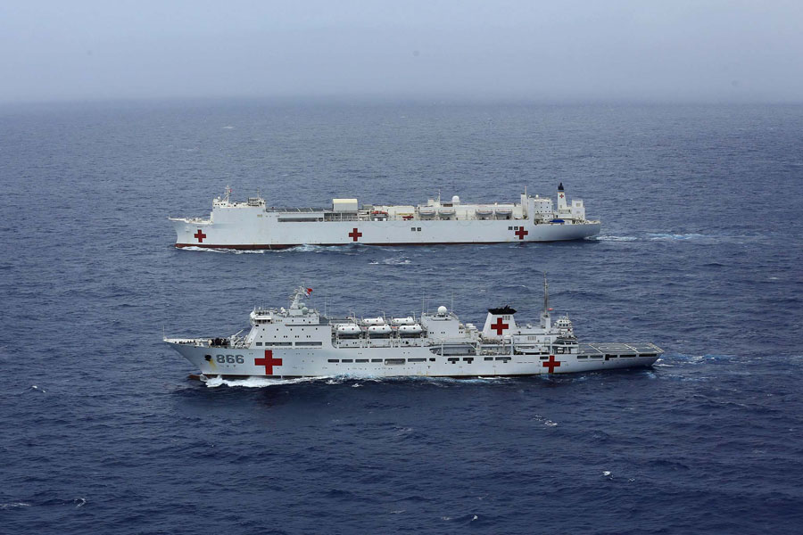 Chinese, US naval hospital ships conduct exchange