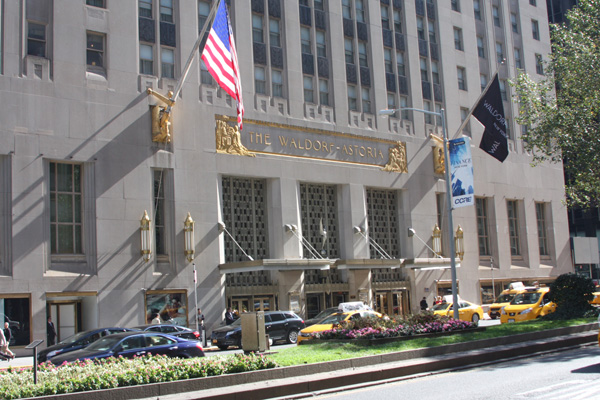 Chinese insurer buys NYC's Waldorf hotel