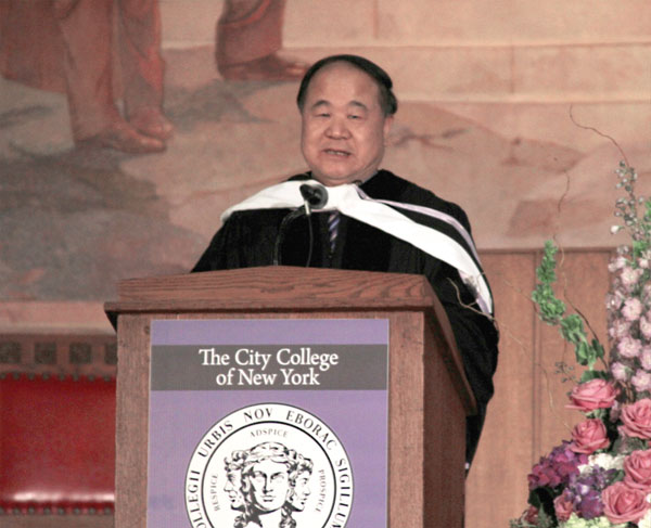 Nobel novelist Mo Yan receives degree from City College