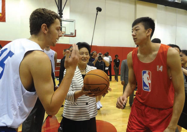 Liu plays basketball diplomacy