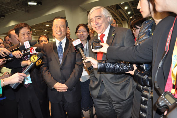 Energy chiefs visit Chinese pavilion at exposition