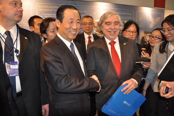 Energy chiefs visit Chinese pavilion at exposition