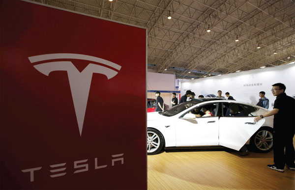 Tesla Motors says it's investigating fatal China crash