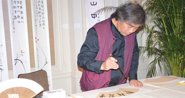 Painter expresses love of Chinese art