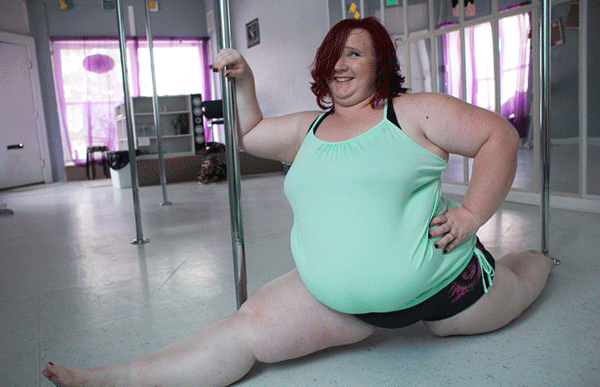 252 pounds dancer swings with flexibility