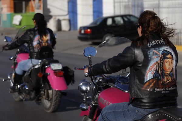 Mexican female riders brave violence to give aid