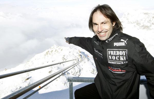 Daring Swiss acrobat challenges mountain walk