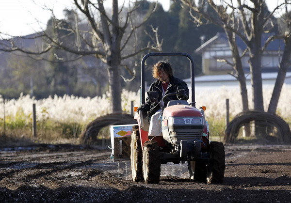 Japan's youths make lives out from realities, some by DIY