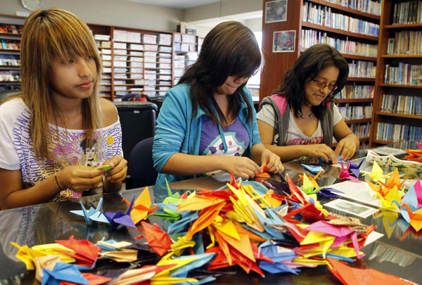 Paper cranes pray for quake-hit victims