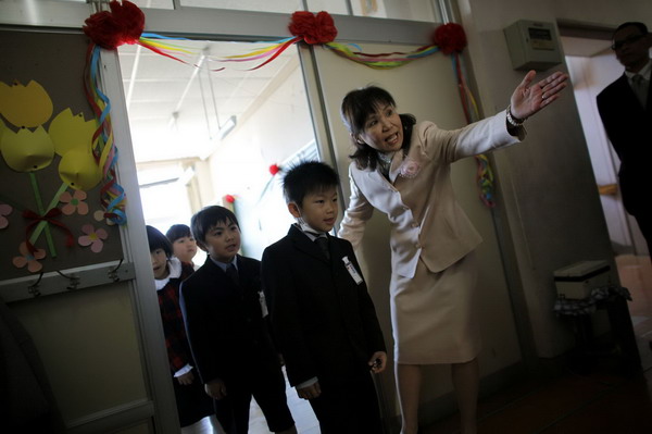 Schools re-open in Japan's quake zone