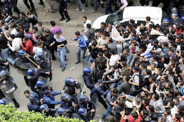 Thousands of univ students protest in Algeria