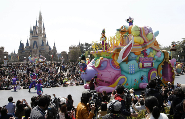 Tokyo Disneyland reopens after quake