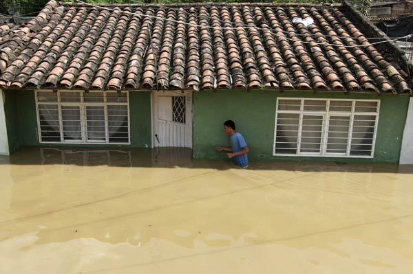 Downpours rock Colombian city