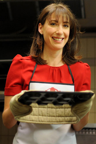 British first lady bakes cakes with children