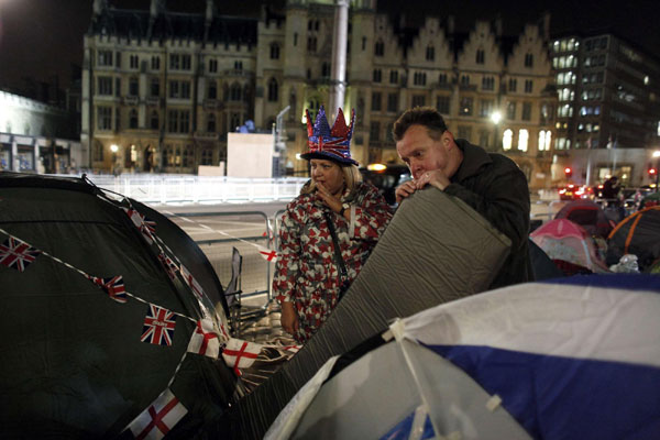 Royal wedding fans wait for big moment