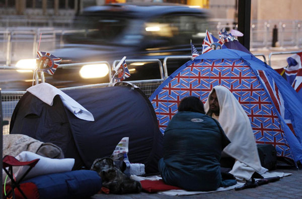 Royal wedding fans wait for big moment