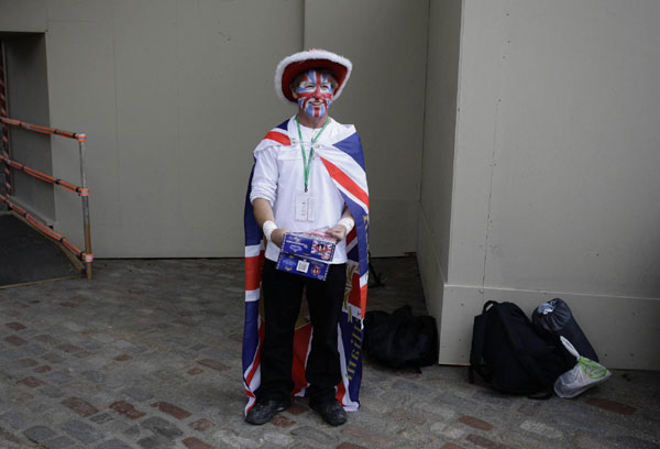 Royal wedding fans wait for big moment