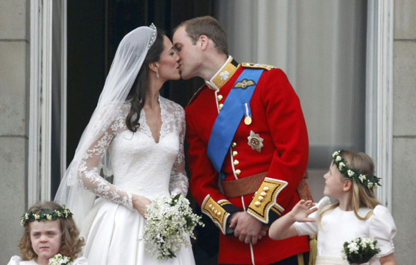 Royal newlyweds share first public kiss