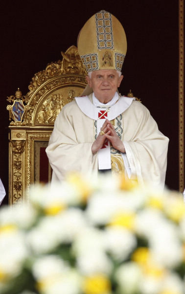 Pope beatifies John Paul before 1m faithful