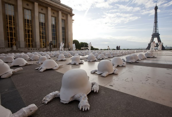 Helmets exhibition in Paris marks the end of WWII