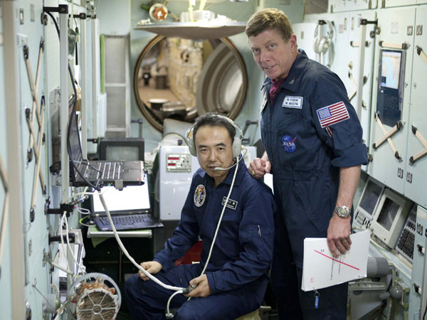 Three-man team to leave for Space Station