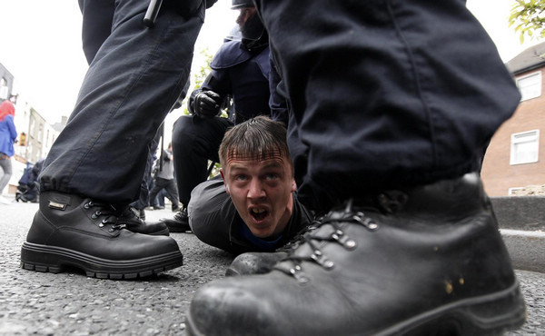 Queen's visit to Ireland prompts violent clashes