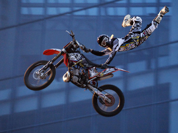 Motorcycle, bicycle stunt show held in Russia