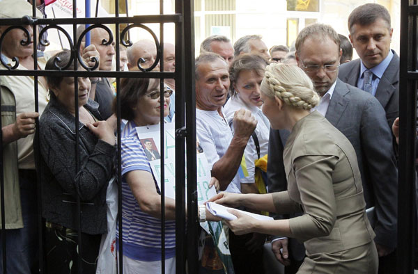 Ukraine ex-PM Tymoshenko given detention warning