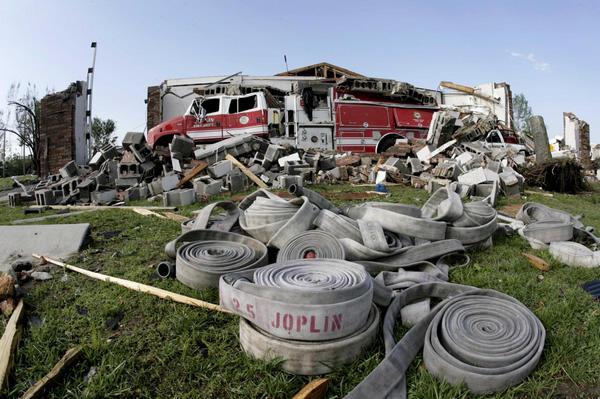 Tornado death toll rises to 122 in US