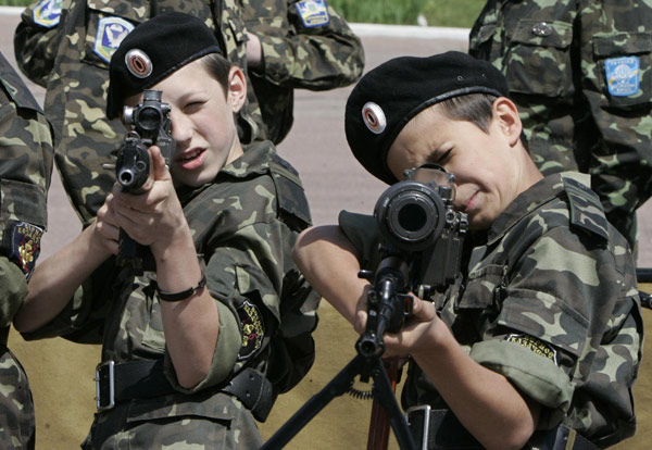 Ukrainian teenagers armed at military base