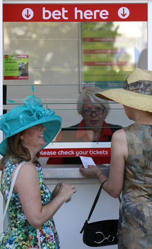 2011 Ladies' Day fashion in England