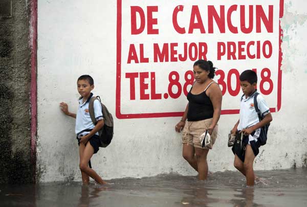 Heavy rain hits Cancun