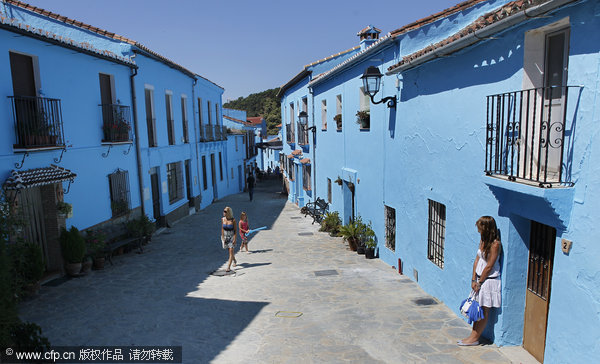 Spanish town painted blue to promote Smurfs