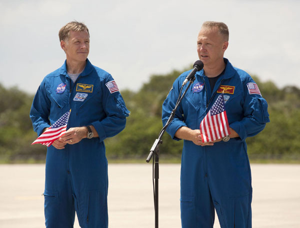 Last 4 shuttle astronauts arrive for countdown