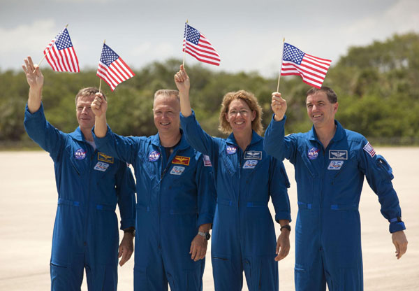 Last 4 shuttle astronauts arrive for countdown