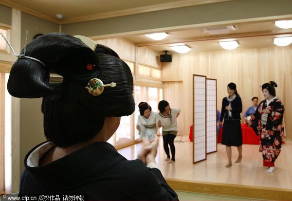 Geisha shows promote tourism in central Japan