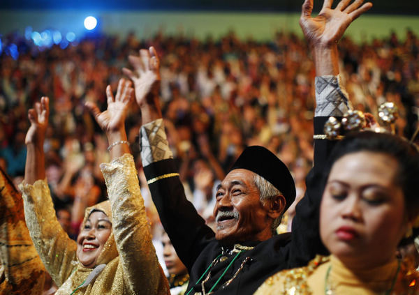 Indonesia breaks record on mass wedding