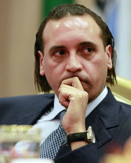 Gadhafi's family flee to Algeria: media