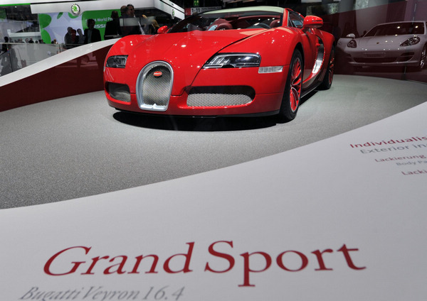 Luxurious cars gather at Int'l Motor Show