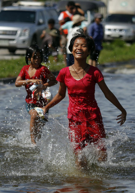 Thailand floods continue