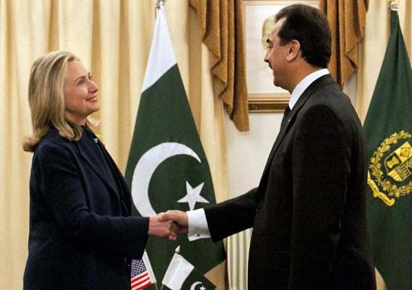 Hillary, Pakistani PM agree to reduce tension