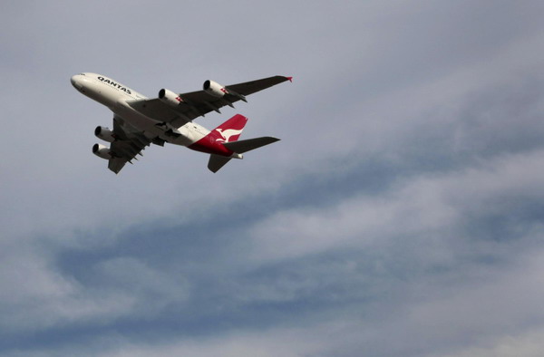 Qantas grounds all aircraft over labour dispute