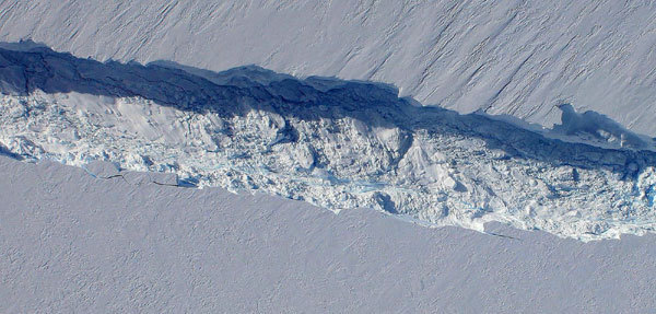 Major iceberg forming in Antarctica: scientists