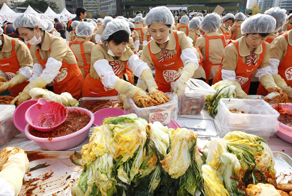 270 tons of fermented cabbage made in Seoul